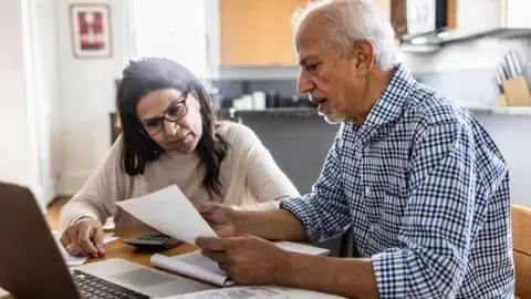 Government Pension Expected to Grow by 4.7 Percent Starting in Spring